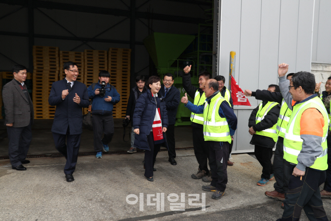 [포토]현장점검 나선 김현미 장관 "완벽한 도로 제설" 강조