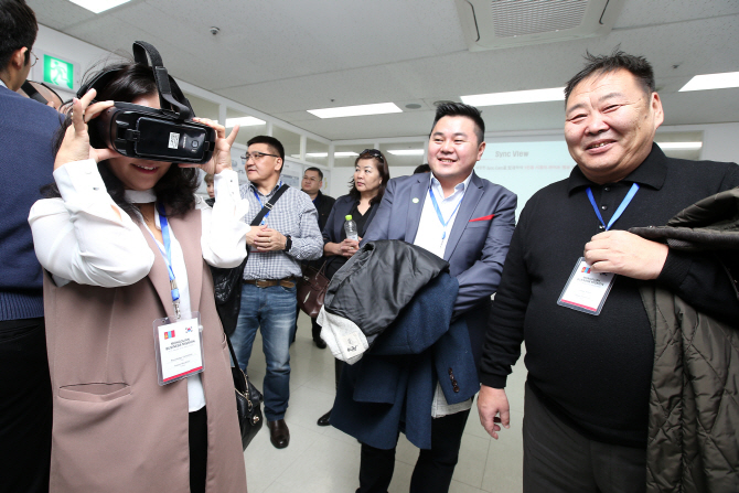 [포토]몽골 경제사절단, KT의 5G·미래사업 견학