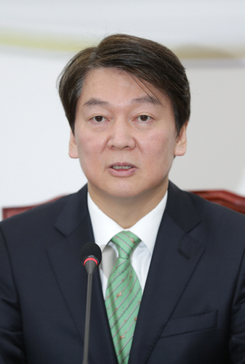 안철수, 한반도기 공동입장 반대..박지원 "소아병적 트집"