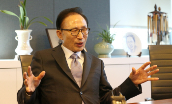 MB 최측근 구속…與, 적폐청산 동력 다시 당긴다