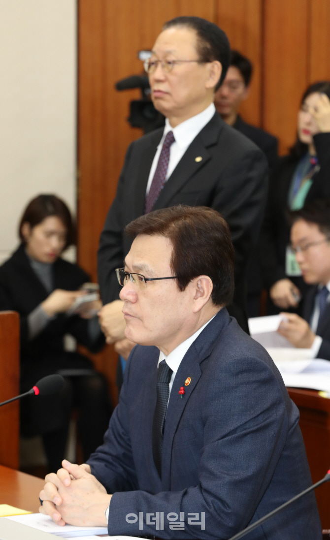 [포토]가상화폐 정무위 현안보고 참석한 최종구 금융위원장-최흥식 금감원장