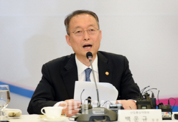 백운규 산업장관 '4차 산업혁명' 업무보고..혁신성장 이끈다