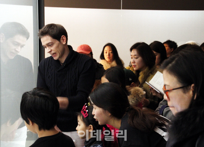 [포토] 신윤복 정선 해설하는 다니엘 린데만