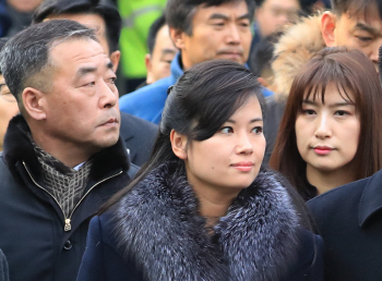 현송월 “왜 이렇게 마스크를 쓴 사람들 많으냐”