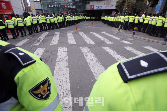 [포토]현송월 도착 앞두고 경비 강화된 서울역