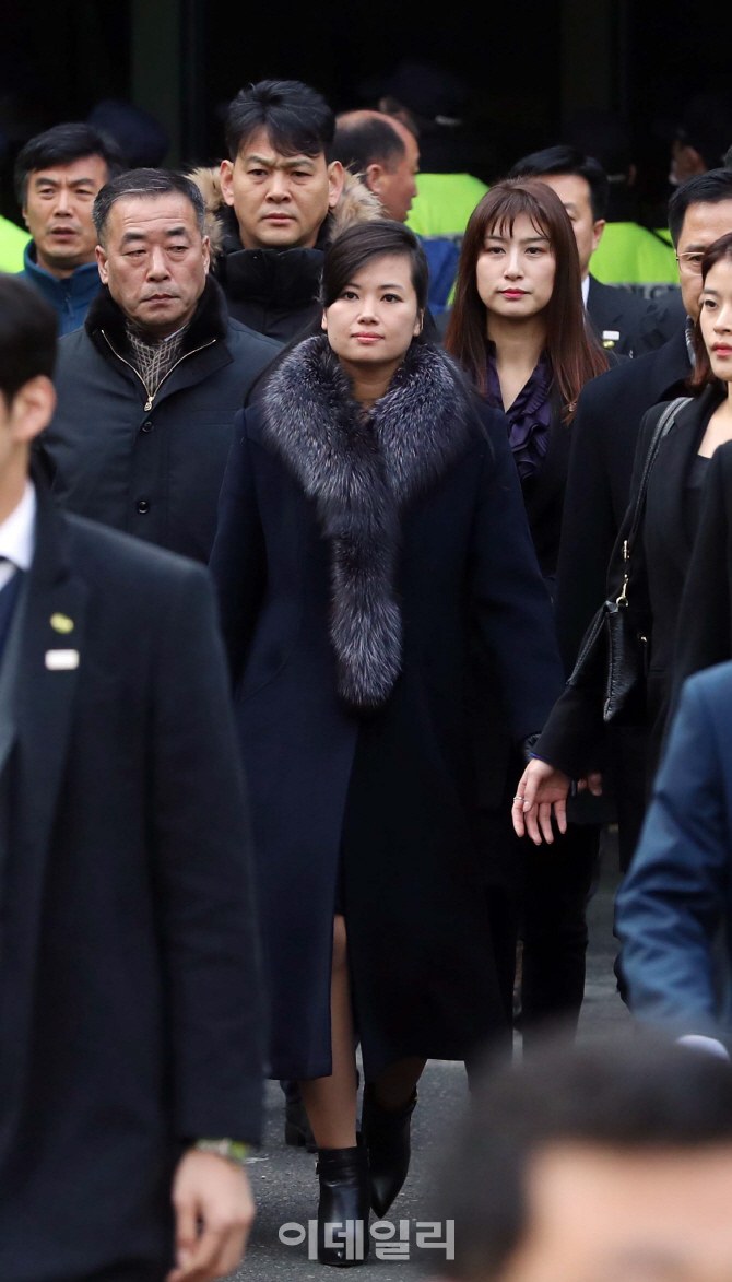 [포토]서울 공연장 점검 나서는 현송월 단장