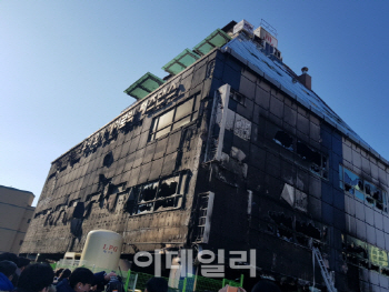 '제천화재 참사' 건물관리 과장·세신사 등 4명 검찰 송치