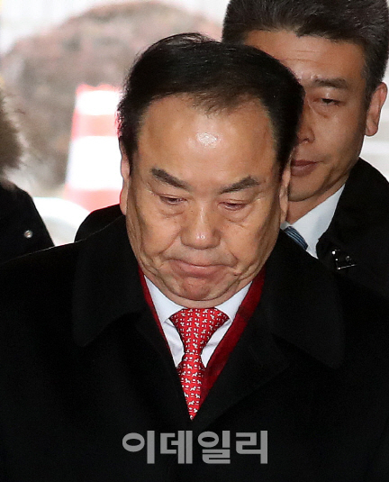 檢 '뇌물·불법 정치자금 13억 수수' 이우현 구속기소
