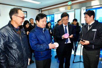 최저임금 연착륙 '올인' 홍종학 장관 "상생협력정책 집중"