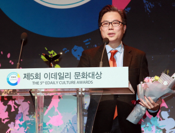  정재훈 사장 “블랙리스트 1호 윤이상 음악, 공감해준 덕분”