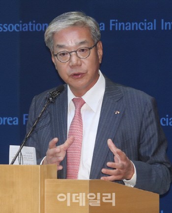 떠나는 황영기 "자본시장 신뢰 회복, 시급한 과제"