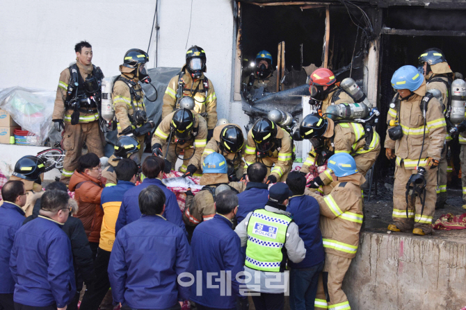 [포토]밀양 세종병원 대형 화재...사망 41명 등 사상자 100명 초과 ‘대참사’