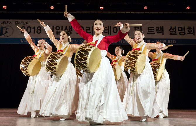 [포토] 한성대, 신입생 오리엔테이션 축하공연