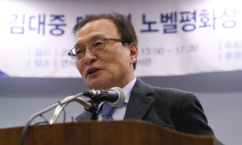 이해찬 "민주, 네·다섯 번 연속집권으로 정책 뿌리 내려야"