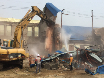  기로에 선 건축, 근대건축문화재