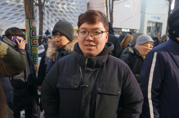 '배터리게이트' 상관없다…국내 첫 애플스토어 '대박'(종합)