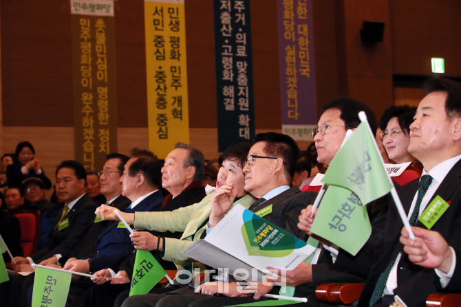 [포토]대화하는 조배숙-박지원, '민주평화당 창당발기인대회'