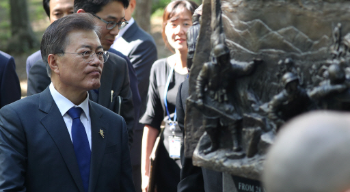 文대통령 지지자들, 美 한국전 참전용사에 기부금 전달 이벤트