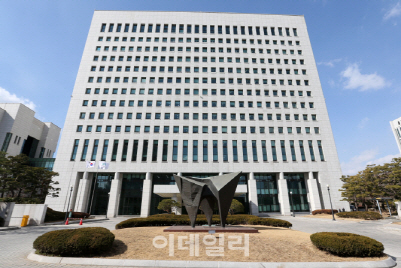 대검, '현직 여검사 법무부 전 고위간부 성추행 폭로' 조사 착수