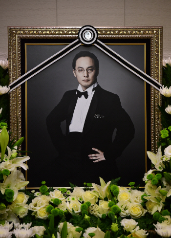 신해철 집도의 항소심서 1년 실형…‘법정 구속’