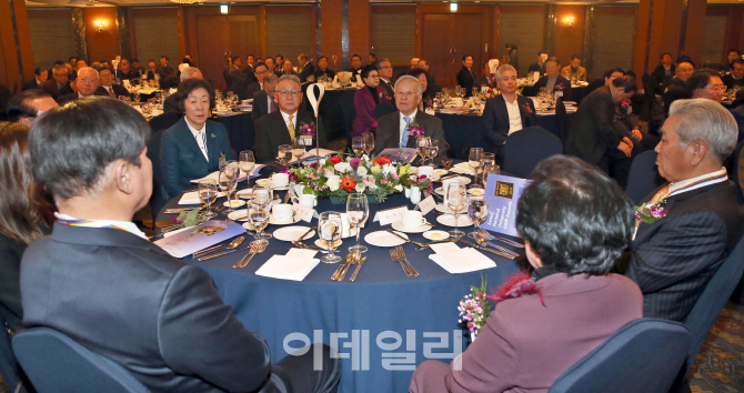 [포토]'서울대학교 경영대학 최고경영자과정 총동창회 신년교례회 및 서울대 AMP대상 시상식'