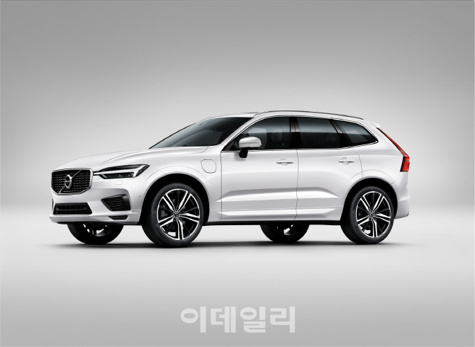 볼보 더 뉴 XC60, 한국서 ‘2018 올해의 SUV’ 2관왕