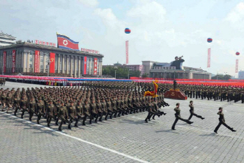 北노동신문 “건군절 열병식 비난하는 건 생트집”