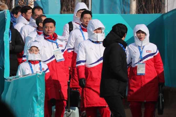 [포토] '남한도 많이 춥네요'