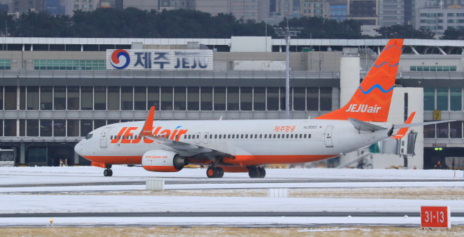 제주공항 출발 비행기 지연…"실시간 운항정보 확인하세요"