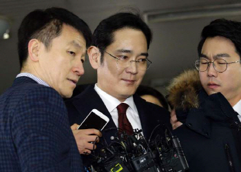 英FT "이재용 2심서 집행유예로 석방" 속보로 보도