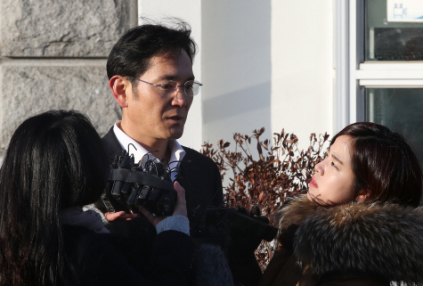 353일만에 석방된 이재용 부회장 "회장님 보러 가겠다"(속보)