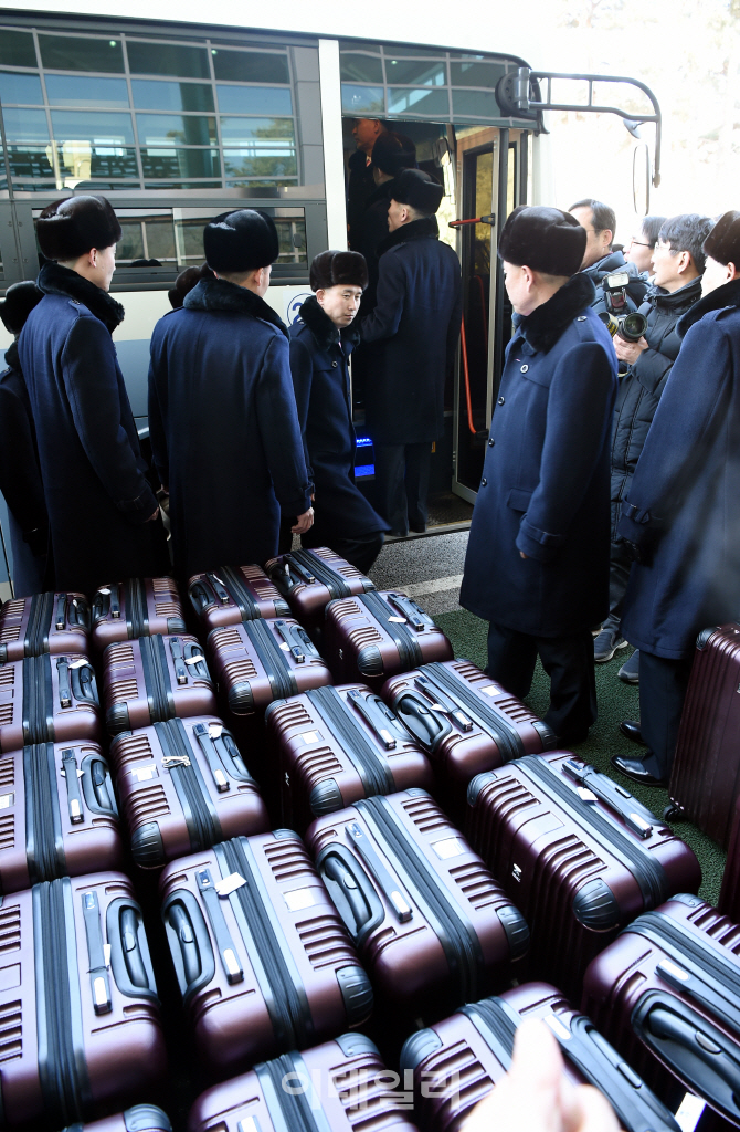 [포토]北 예술단 선발대 23명, 南 도착