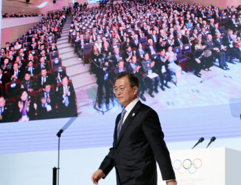 ‘평창 외교무대 데뷔’ 文대통령, IOC총회 참석으로 공식일정 돌입(종합)