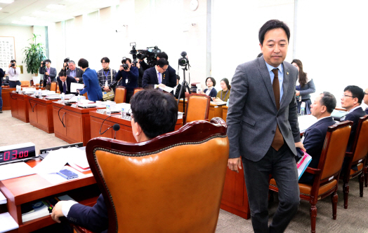 법사위, ‘권성동 강원랜드 수사 외압’ 의혹에 파행