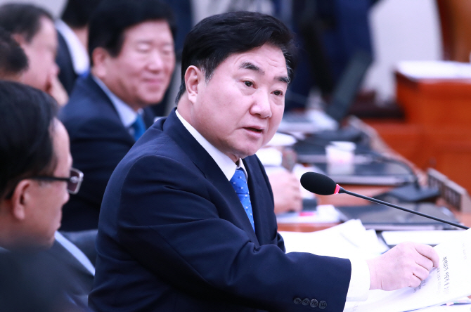 이석현 "美부통령, 잔칫집 곡하러 평창 온다"…野엔 욕설도