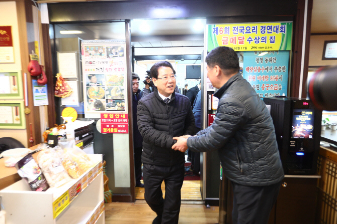 김영록 장관, 설 앞두고 농산물 수급 현장점검