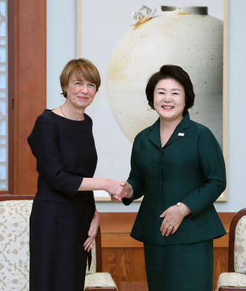 김정숙 여사 “남북은 하나…함께 평화를 누려야”