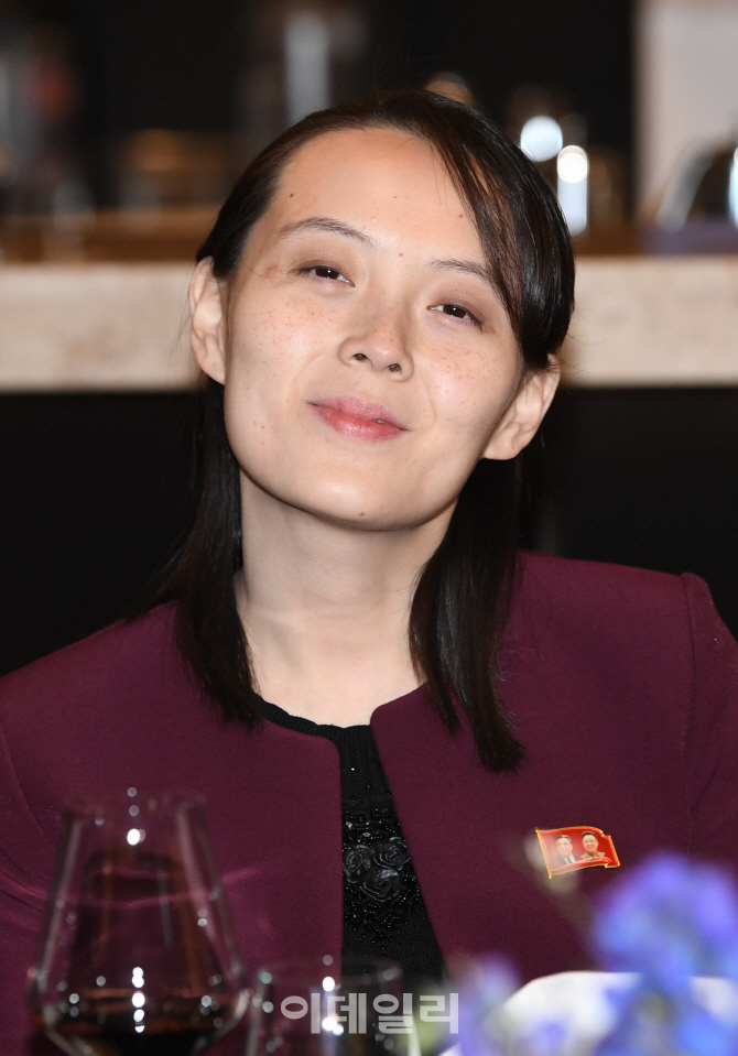 [포토]카메라 바라보는 김여정