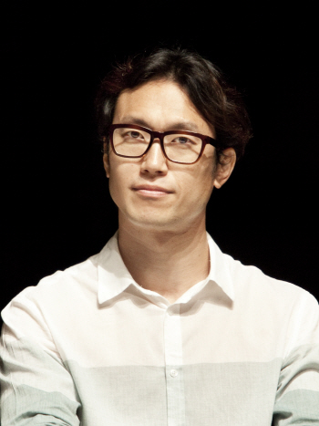 '성추행 논란' 배우 이명행 '거미여인의 키스' 중도하차