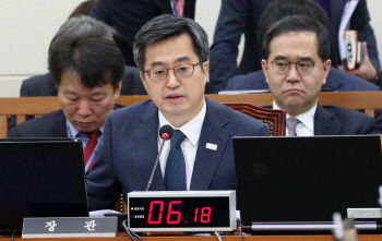 김동연 부총리, 가상화폐 '엇박자 메시지'