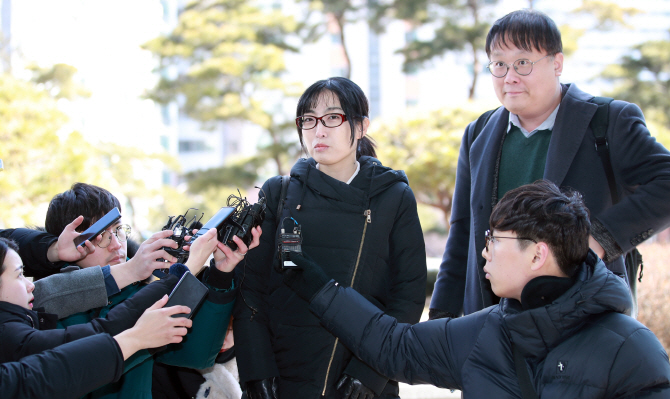 ‘강원랜드 채용비리’ 수사 외압 폭로 안미현 검사 검찰 출석