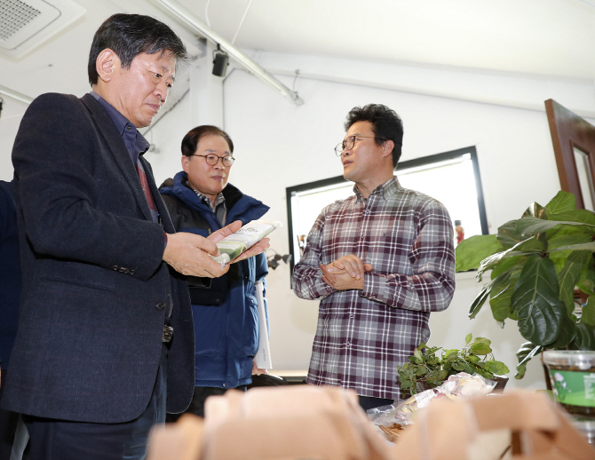 라승용 농진청장, 설 맞아 복지시설·전통시장 방문