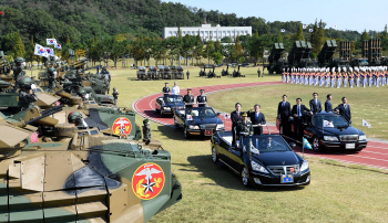 국방부, '전투중심 부대' 위해 軍 행사 38% 폐지·축소