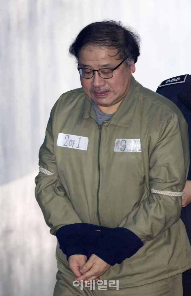 [포토]공판 출석하는 안종범 전 수석