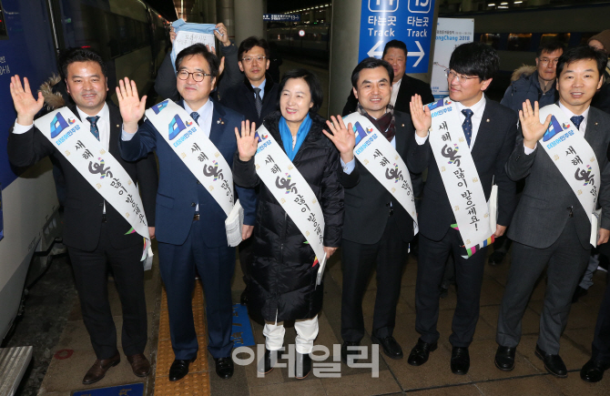 "설 민심 잡자"..與野 지도부, 기차역으로 총출동