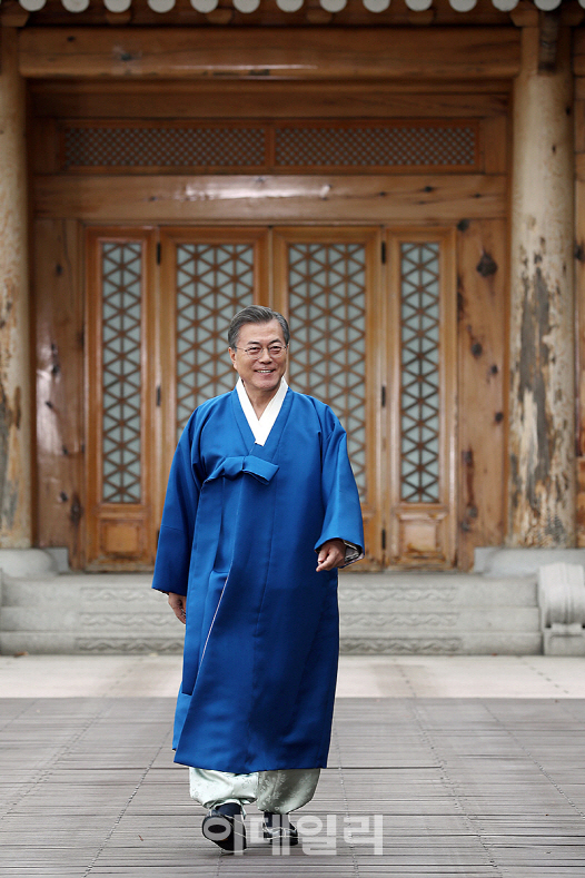 文대통령 “평창 올림픽과 함께 해서 더욱 특별” 설날 인사