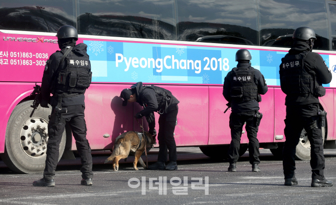 공군 장병들, 설 연휴에도 평창올림픽 지원 임무 '구슬땀'