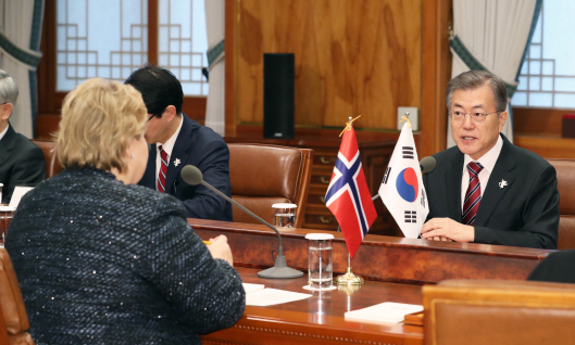 文대통령, 노르웨이 총리와 정상회담…평창 성공·북핵 공조 논의