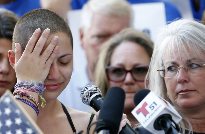 "어른들이 안하니까"…美총격 생존학생들, 민주주의 중심지서 '생존' 외친다