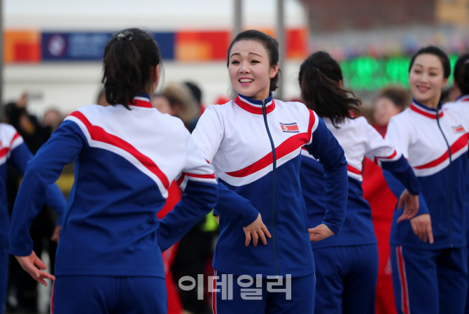 [포토]이것이 北 응원단의 미모